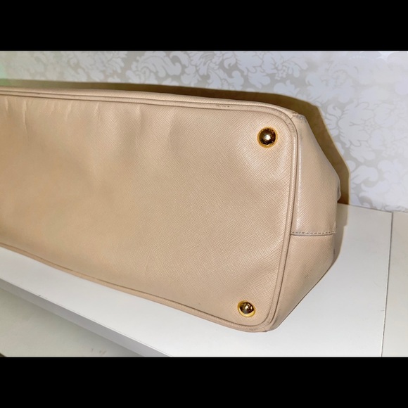Authentic Prada Saffiano Tote - Picture 4 of 5